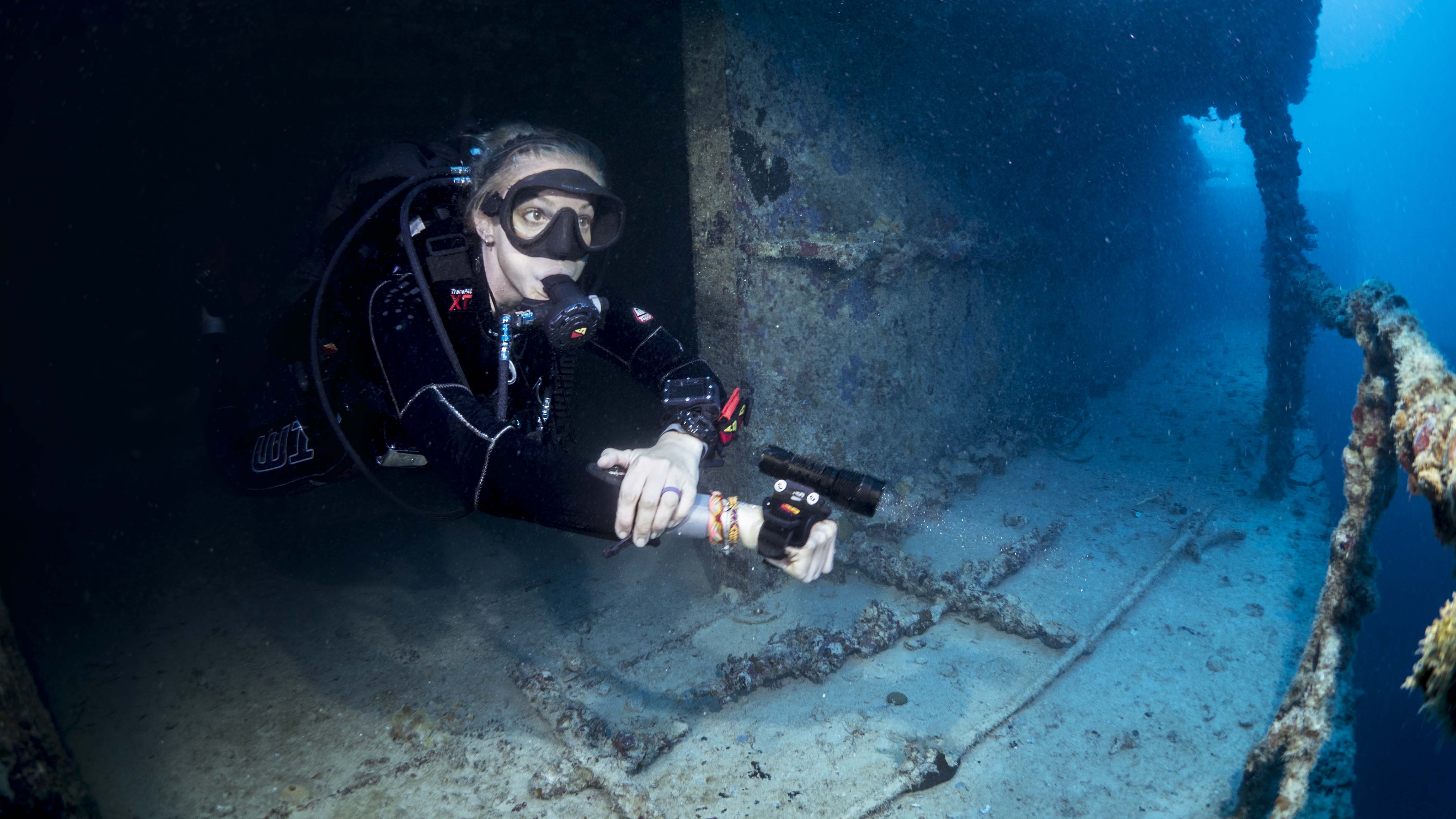 wreck-diver-2